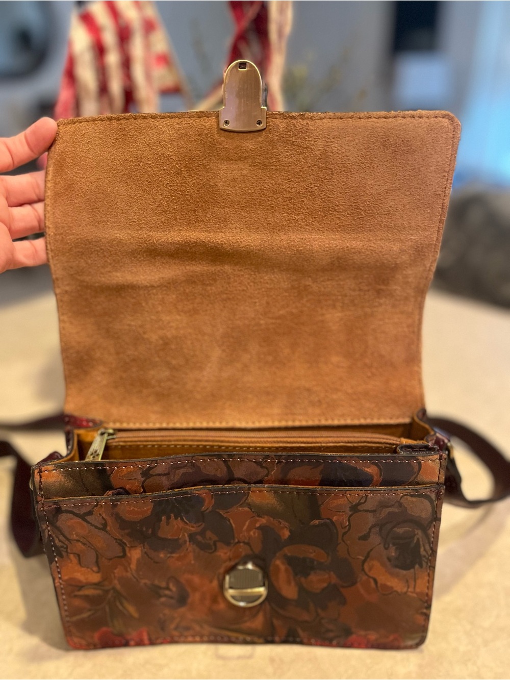 Patricia Nash ~ Like New 
Floral Leather Crossbody Bag in Brown and Burgundy - Picture 5 of 13